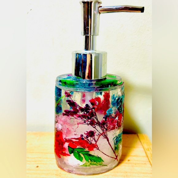 Handmade resin soap dispenser - Picture 1 of 4